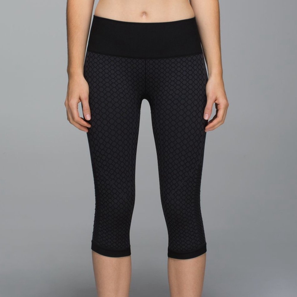 Lululemon In The Flow Crop II (First Release) - Picture 4 of 14